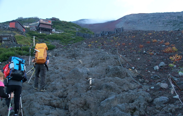 富士山の山肌　岩場