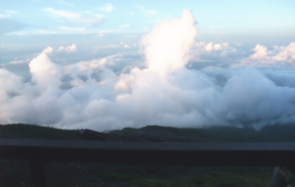 すっかり雲の上の登山